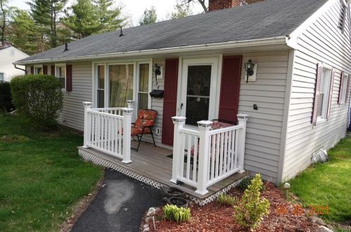 44 Daniel Blvd, Bloomfield, CT 06002 exterior
