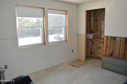 165 Sandisfield Rd, Sandisfield, MA 01255 exterior