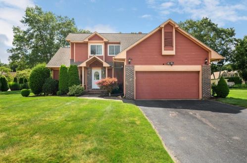 10 Cinnamon Dr, Johnston, RI 02919 exterior