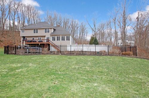 38 Marlin Rd, Sandy Hook, CT 06482 exterior