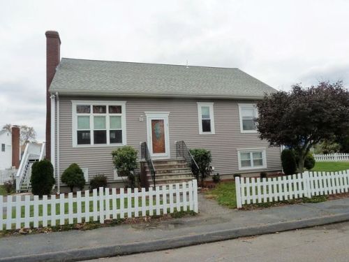 1 Thistle Rd, Saugus, MA 01906 exterior