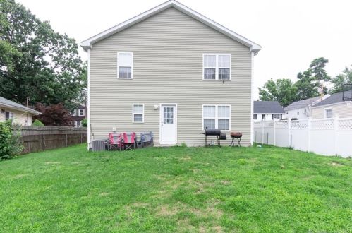 261 Saunders Ave, Bridgeport, CT 06606 exterior