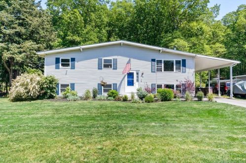 58 Carriage Hill Dr, Niantic, CT 06357 exterior