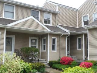 41 Cobblestone Dr, Groton, CT 06340 exterior