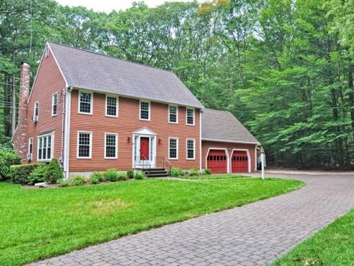 6 Bogastow Cir, Millis, MA 02054 exterior