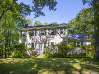 26 Jonathan Dr, Roxbury, CT 06783 exterior