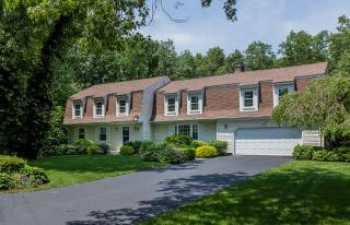 75 Mohawk Dr, Springfield, MA 01106 exterior