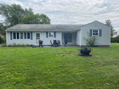 17 Harriet Ct, Seekonk, MA 02771 exterior