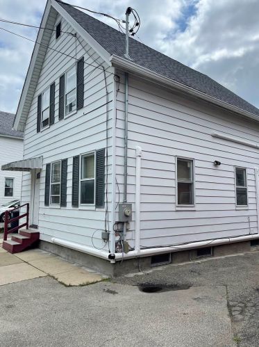 33 Lock St, Nashua, NH 03064 exterior