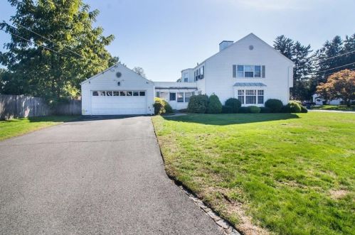 90 Sweetfern Rd, Warwick, RI 02888 exterior