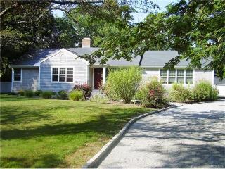 32 Whedon Ln, Madison, CT 06443 exterior