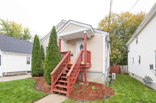 37 Mercy St, Providence, RI 02909 exterior