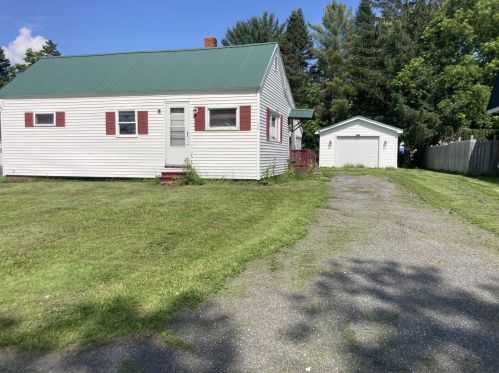 10 Braden St, Presque Isle, ME 04769 exterior