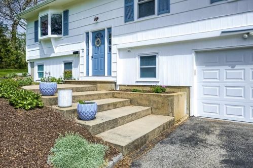 209 Chatworth Rd, North-Kingstown, RI 02852 exterior