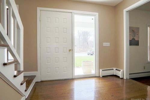 9 Bayne Ct, Norwalk, CT 06851 exterior