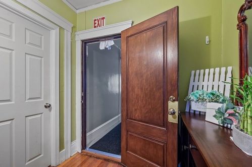 18 Stoneland Rd, Worcester, MA 01603 exterior
