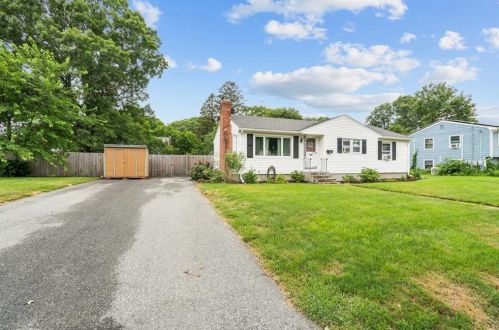 187 Holmes Rd, Warwick, RI 02888 exterior
