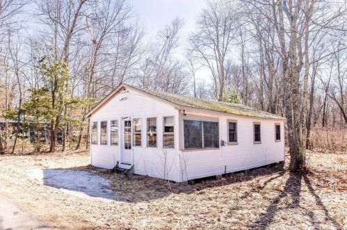 4 Mark Ave, Derry, NH 03038 exterior