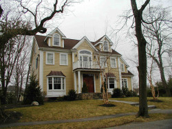 62 Ellis Rd, Newton, MA 02465 exterior