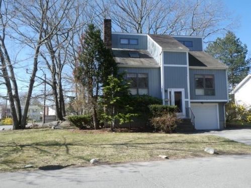 8 Bicentennial Way, North Providence, RI 02911 exterior