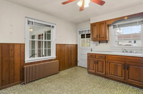 18 Maple St, Bridgeport, CT 06608 exterior