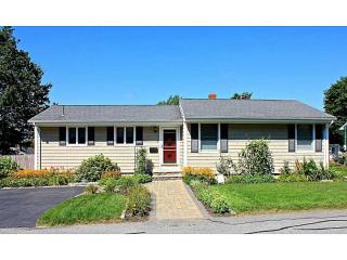 2 Sherwood Rd, Middletown, RI 02842 exterior