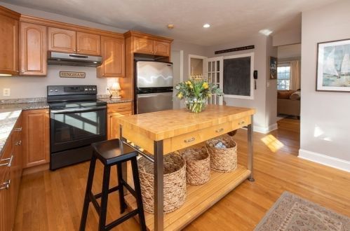 8 Hayes Rd, Hingham, MA 02043 exterior