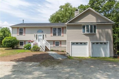 216 Nausauket Rd, Warwick, RI 02886 exterior