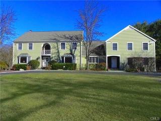 108 Northwood Dr, Bridgeport, CT 06612 exterior