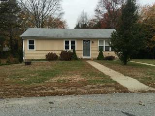 17 Pleasant View Cir, Smithfield, RI 02828 exterior