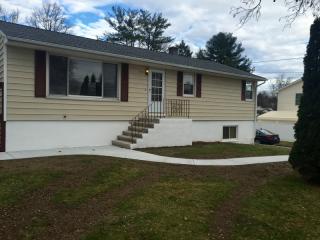 232 Beach Rd, Waterbury, CT 06716 exterior