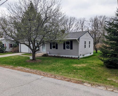 22 Pinewood Dr, Topsham, ME 04086 exterior