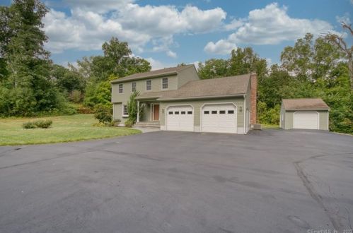 66 Sachem Dr, Middletown, CT 06457 exterior