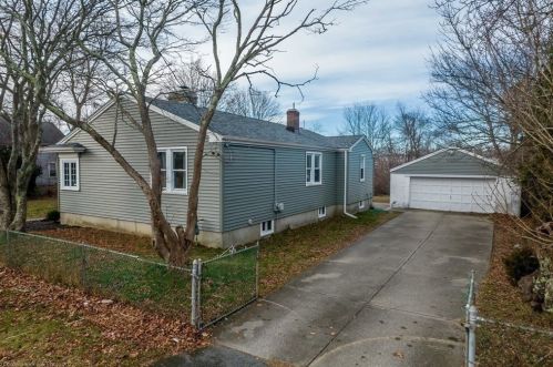 41 Worcester St, New-Bedford, MA 02745 exterior