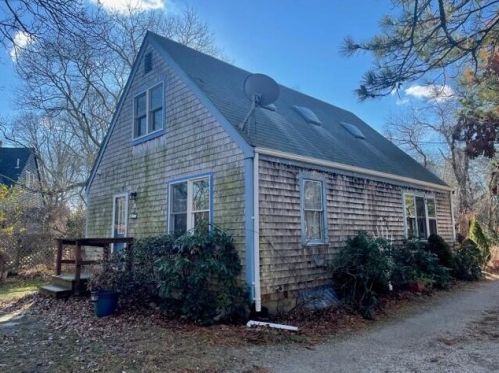 42 Beacon Ave, Marthas Vineyard, MA 02568 exterior