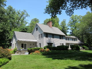 29 Indian Spring Trl, Tokeneke, CT 06820 exterior