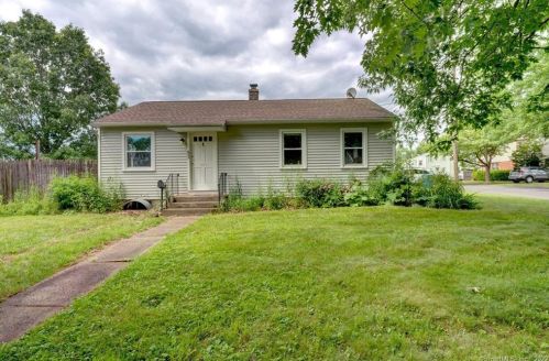 53 Fairview Dr, Kensington, CT 06037 exterior