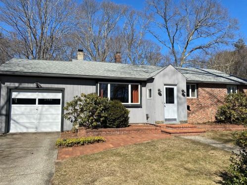 41 Bruster Dr, North Kingstown, RI 02852 exterior