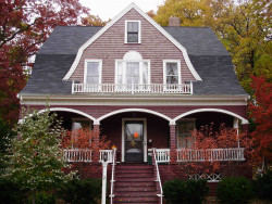 2 Raeburn Ter, Newton, MA 02461 exterior
