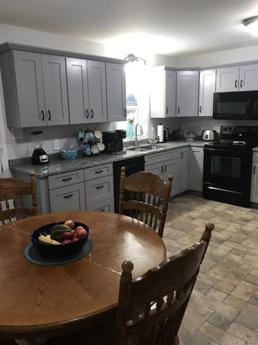 21 Washington Dr, Groton, CT 06340 exterior