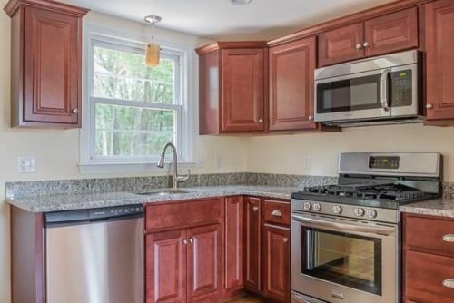 4 Edward Cody Ln, Weymouth, MA 02190 exterior