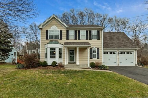 21 Chestnut Ln, Milford, CT 06461 exterior