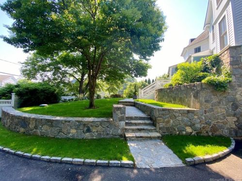 26 Lakeview Ave, New Canaan, CT 06840 exterior