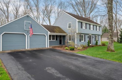 11 Wagon Rd, Cumberland, RI 02864 exterior