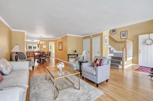 37 Hawthorne Ridge Cir, Bridgeport, CT 06650 exterior