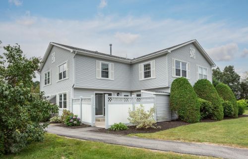 19 Springfield Ct, Rochester, NH 03867 exterior