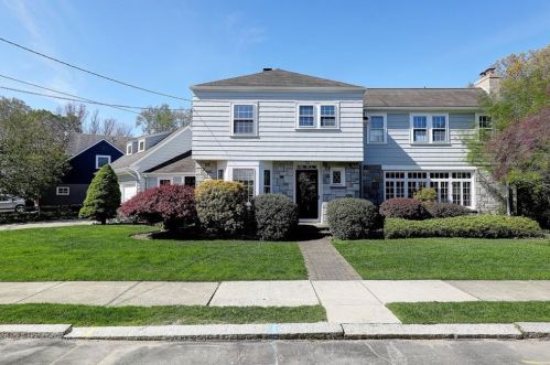 129 Fosdyke St, Providence, RI 02906 exterior