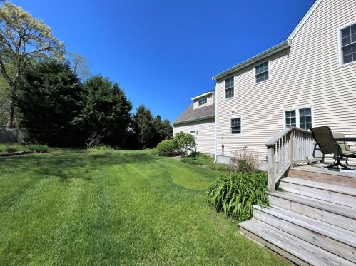 14 Black Loch Dr, Hardwich, MA 02645 exterior