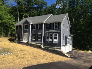 33 Brandy Ln, Pelham, NH 03076 exterior