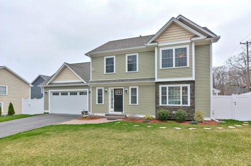 1 Hunters Rd, Lincoln, RI 02865 exterior